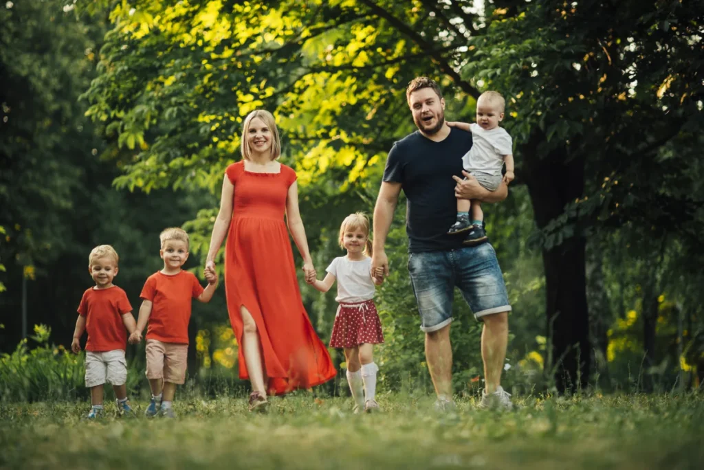 Sourozenecké hádky: proč vznikají a jak je zvládnout, aniž byste hráli soudce